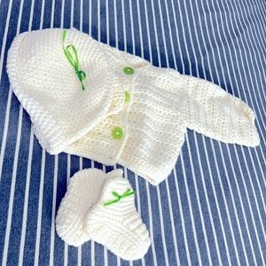 New hand knitted Baby Sweater Beanie & booties set Size 12months